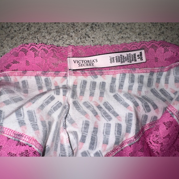 NWOT Victoria's Secret Cheeky lipstick print size large - Picture 3 of 5